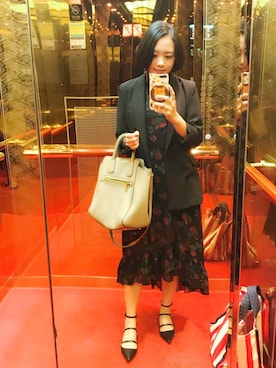 「miu miu（ミュウミュウ）のアイテム（ハンドバッグ、グレー系）」を使った、athena*何静さん（レディース・163cm）の秋コーディネート