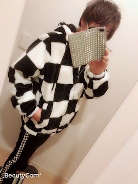 「白黒」｜「アイテム（その他アウター）」を使った、シータロスさん（メンズ・170cm）の秋コーディネート
