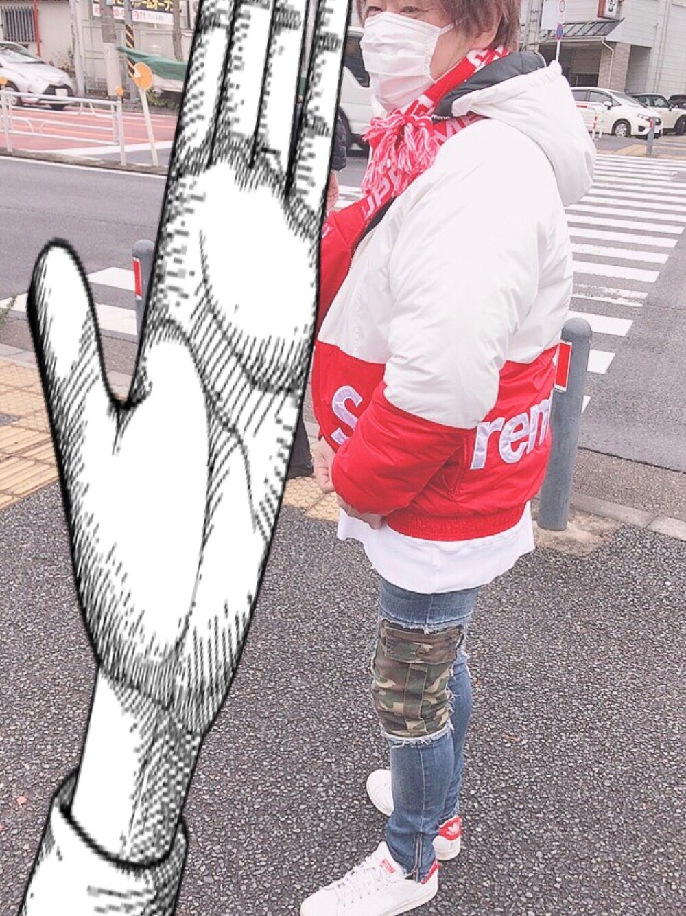 Supreme のマフラー（レッド系）を使った人気ファッション