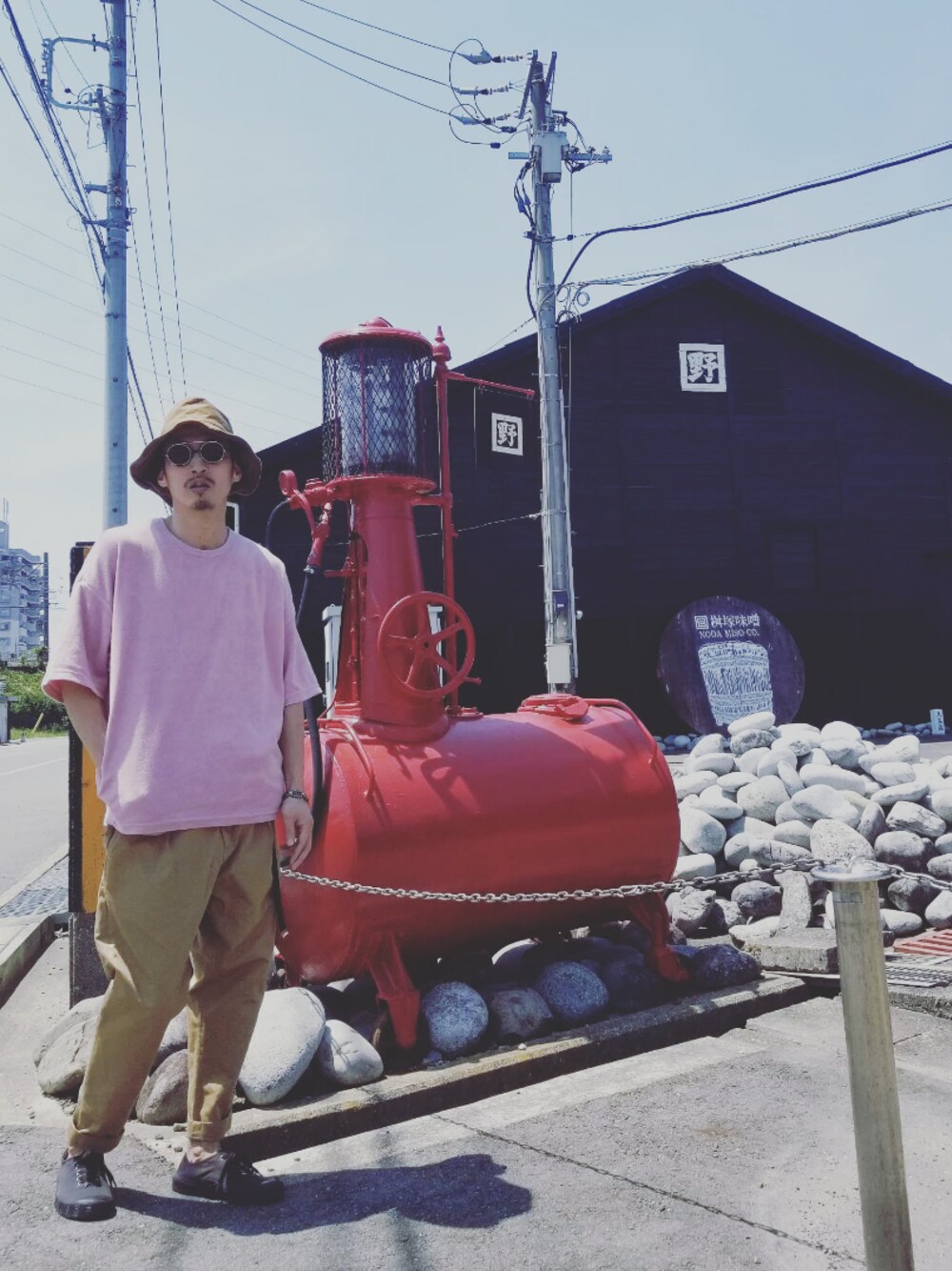 「大人カジュアル、春コーデ、ビッグシルエット、スニーカー、ootd、シンプル、Tシャツ、オーバーサイズ、シンプルスタイル、ベージュコーデ」｜「SPALWARTのアイテム（スニーカー、ブラック系）」を使った、tatさん（メンズ・173cm）の春コーディネートの1枚目の写真
