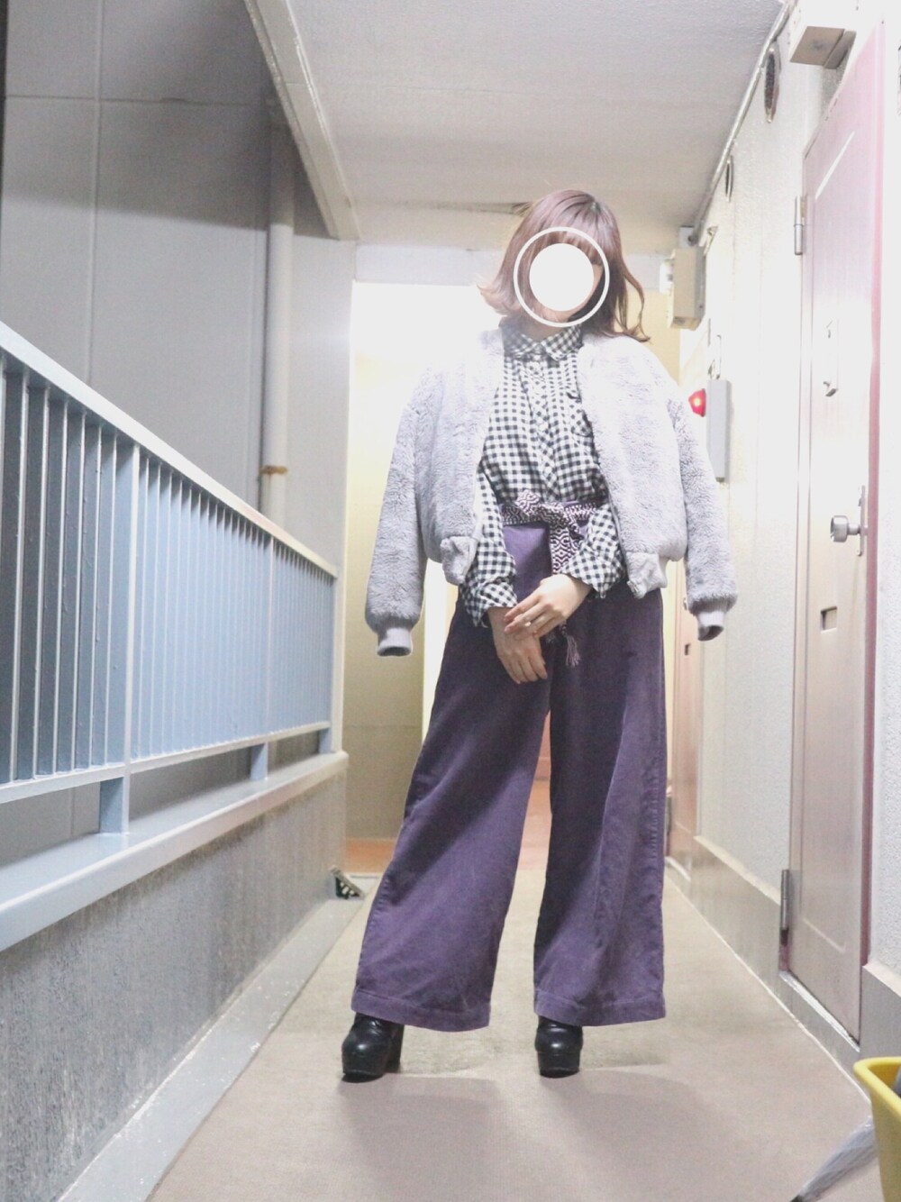 「チェックシャツ、冬コーデ、ブルゾン、パープル、ワイドパンツ、インスタイル、個性派、niko and ...、美容学生、ootd」｜「ems exciteのアイテム（ブルゾン、グレー系）」を使った、すみカピさん（レディース・157cm）の冬コーディネートの1枚目の写真