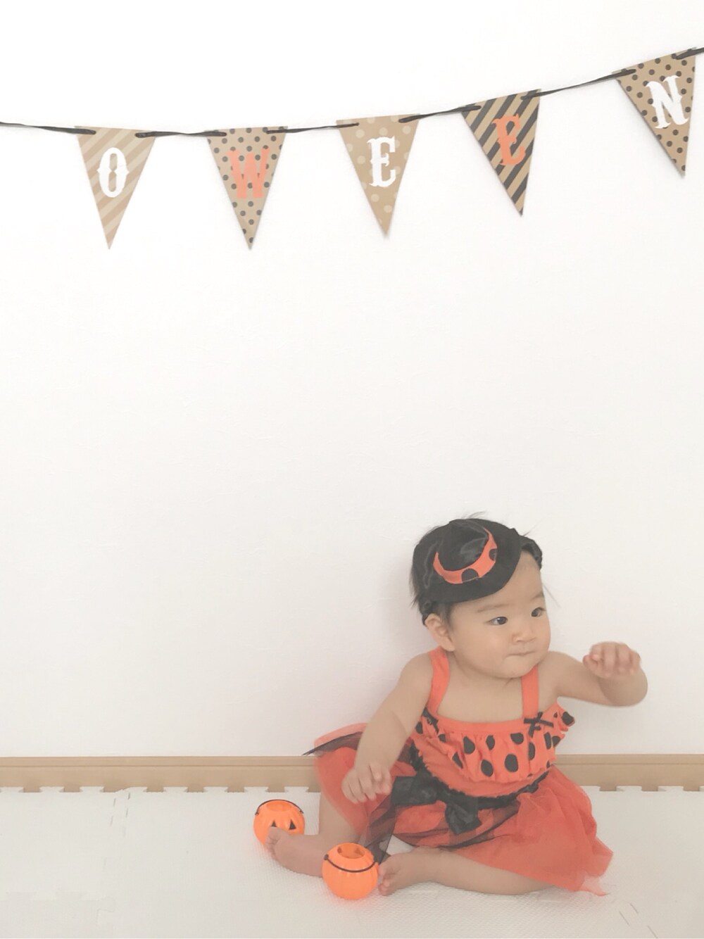 「wearhalloween2017、ハロウィン、女の子、かぼちゃ、赤ちゃんコーデ、赤ちゃんハロウィン、9ヶ月」｜「Birthdayのアイテム（ママ＆ベビー、オレンジ系）」を使った、fuuka◡̈⃝さん（キッズ・60cm）の秋コーディネートの1枚目の写真