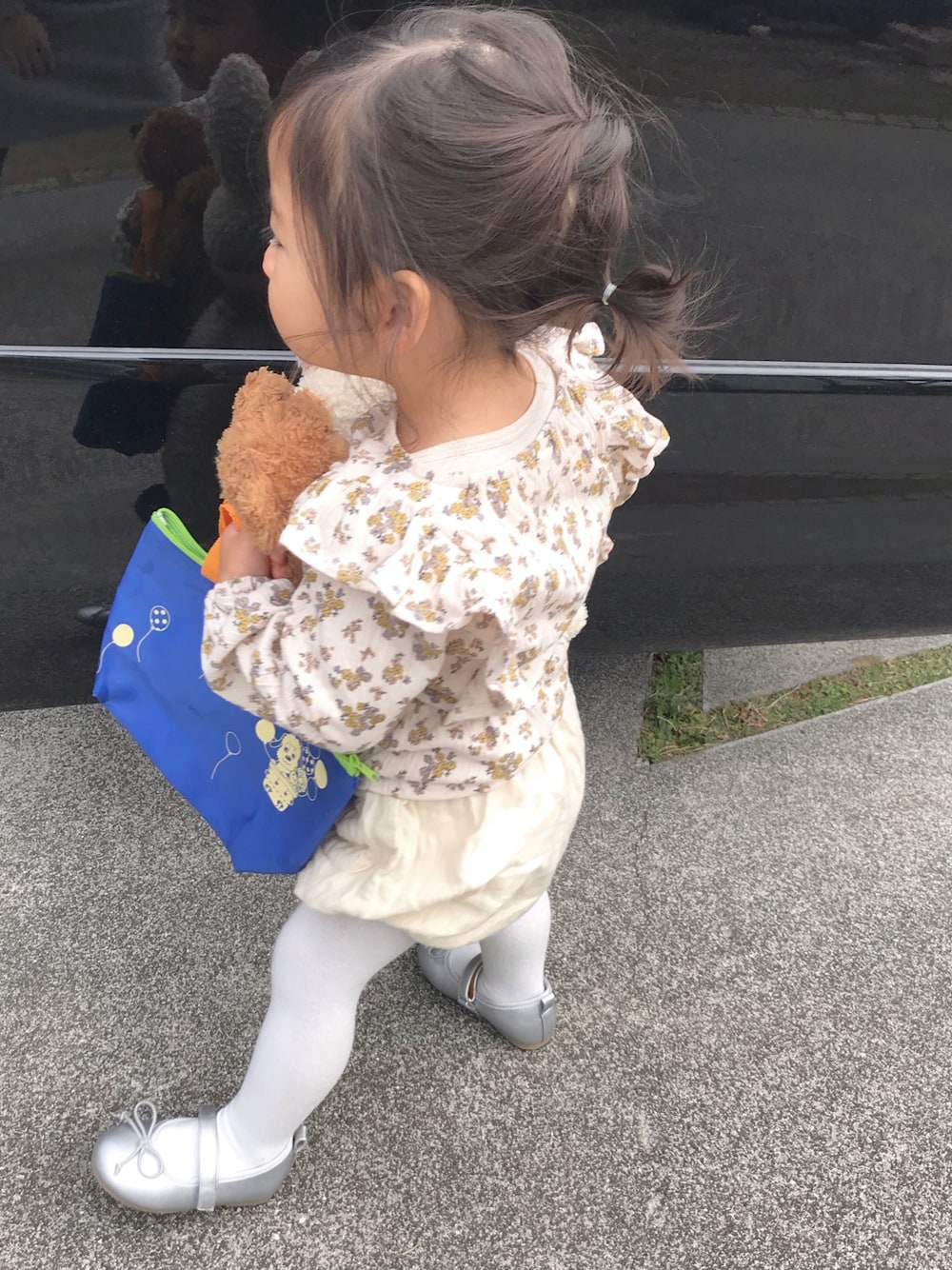 「女の子コーデ、プチプラコーデ、1歳11ヶ月、テータテート、休日スタイル、くまさんタイツ、ベージュコーデ、バースデイ」｜「Birthdayのアイテム（トップス、ベージュ系）」を使った、fuuka◡̈⃝さん（キッズ・60cm）の冬コーディネートの1枚目の写真