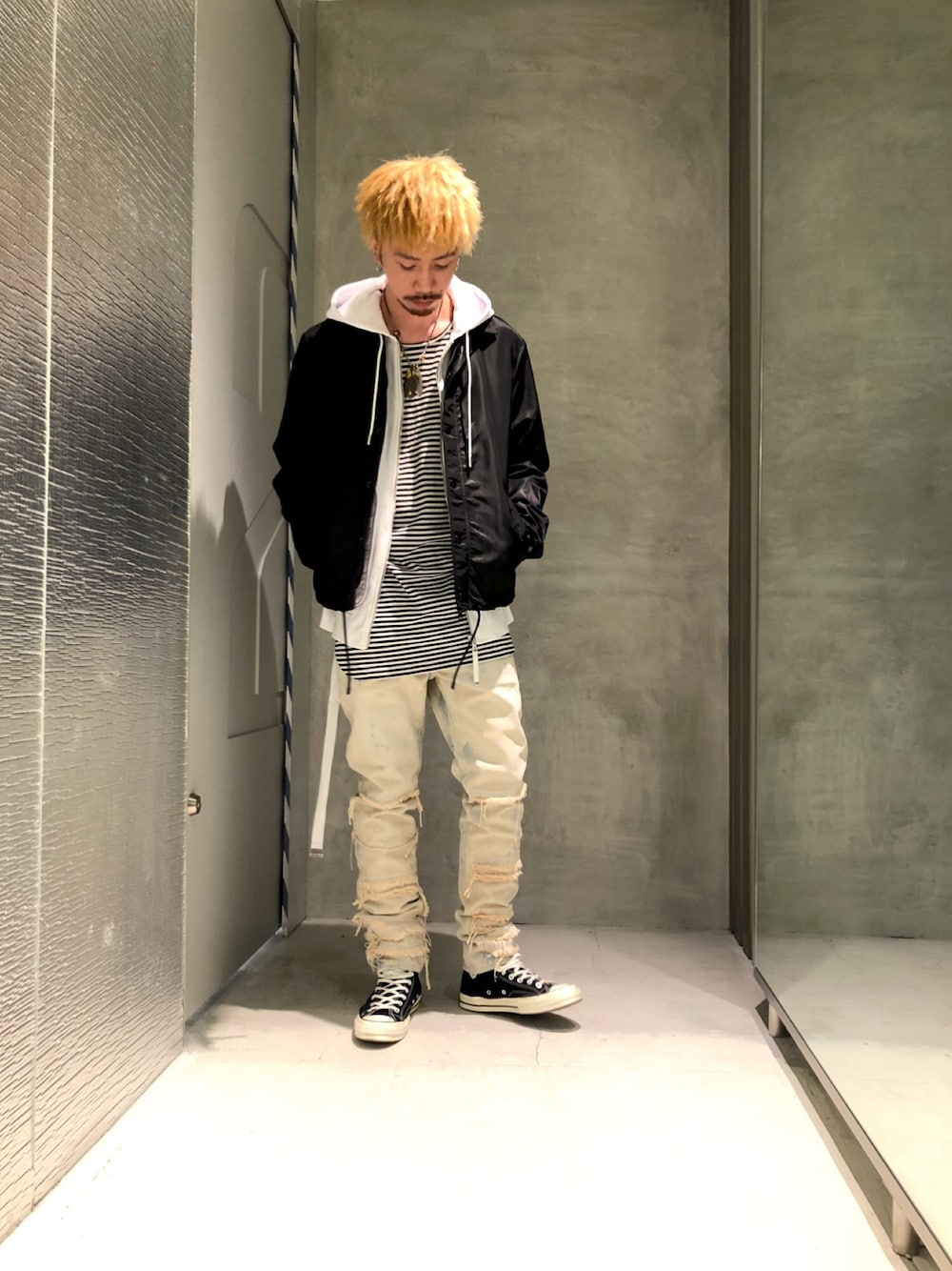 「はるコーデ、カジュアルコーデ、ゆるコーデ」｜「DIESEL BLACK GOLDのアイテム（デニムパンツ、その他）」を使った、YUTA・Aさん（メンズ・180cm）の春コーディネートの1枚目の写真