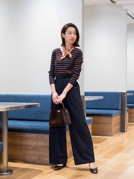 「NATURAL BEAUTY BASIC（ナチュラルビューティーベーシック）のアイテム（ストール/ショール）」を使った、NBB STAFF 09さん（レディース・157cm）の秋コーディネート