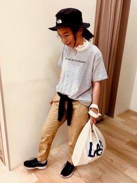 「E hyphen world gallery（イーハイフンワールドギャラリー）の・カレッジプリントスウェットプルオーバー（Tシャツ/カットソー、グレー系）」を使った、yoshiepiyoさん（レディース・159cm）の夏コーディネート