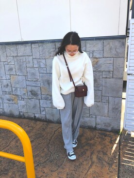 「H&M（エイチ・アンド・エム）のアイテム（ニット/セーター、ホワイト系）」を使った、さつまいも。さん（レディース・162cm）の春コーディネート