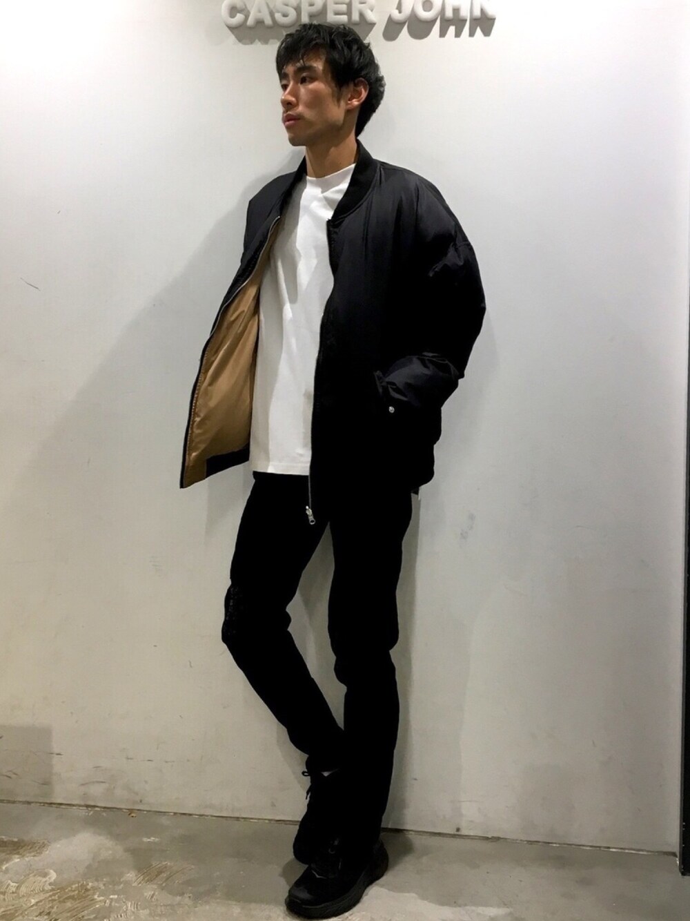 「CASPER JOHN、リバーシブルMA-1、ストリートコーデ、ダメージスキニー、Herden」｜「HerdenのHerden　中綿ラインリバーシブルMA-1（MA-1、ブラック系）」を使った、YOSHIさん（メンズ・171cm）の秋コーディネートの1枚目の写真