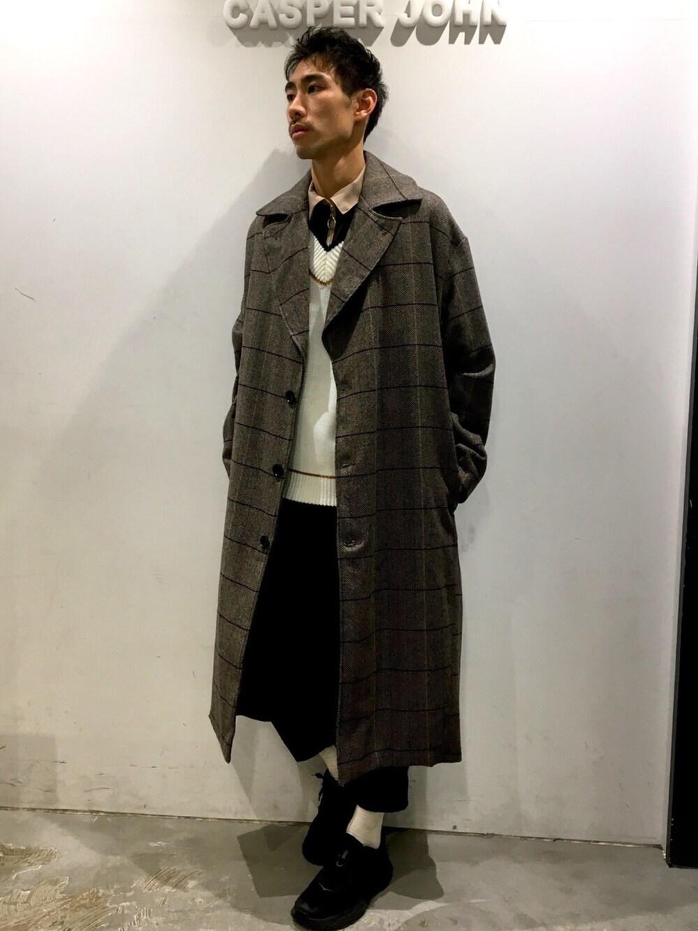 「CASPER JOHN、DOOPZ、チェック、オーバーコート、チルデンニット、ハーフジップ、HOKAONEONE」｜「DOOPZのDOOPZ　チェックウールオーバーコート（ダウンジャケット/コート、ベージュ系）」を使った、YOSHIさん（メンズ・171cm）の冬コーディネートの1枚目の写真