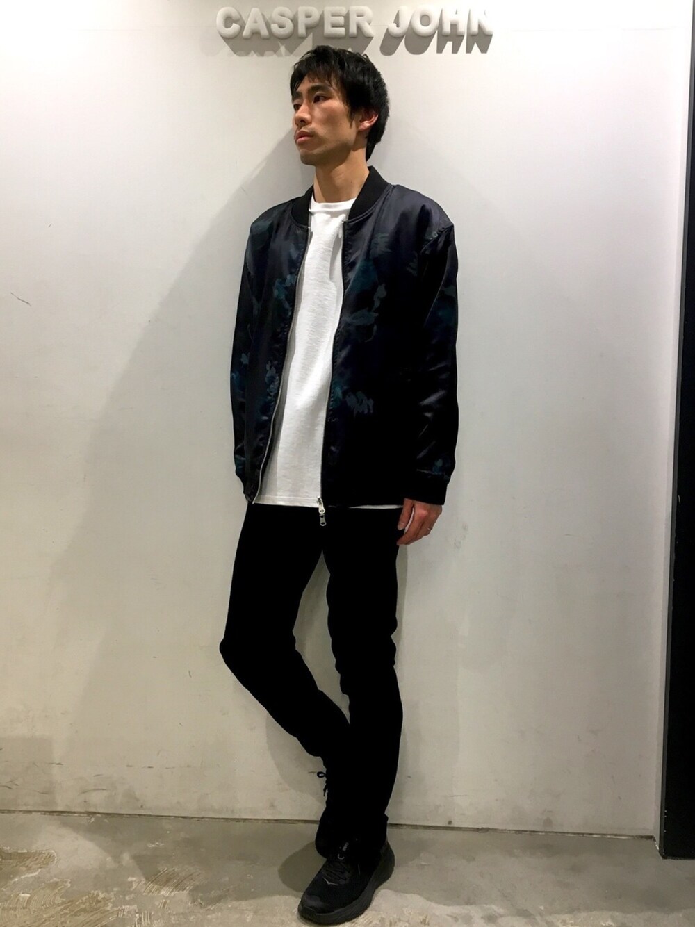 「CASPER JOHN、リバーシブルMA-1、ストレッチスキニー、ラグランスリーブ、ロンT、HOKAONEONE」｜「STAYFUNのSTAYFUN　リバーシブルMA-1（MA-1、グリーン系）」を使った、YOSHIさん（メンズ・171cm）の冬コーディネートの1枚目の写真
