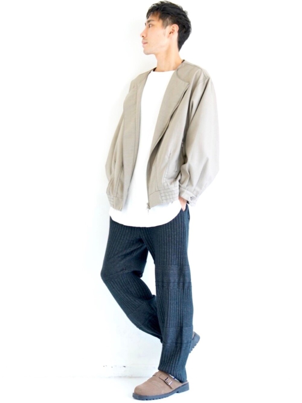 「CASPER JOHN、ノーカラーライダース、オーバーサイズ、ニットパンツ、秋コーデ、スタッフセンバツ」｜「CASPER JOHNのTR & Paisley No-collar Riders/TR&ペイズリーノーカラーライダース（ライダースジャケット、ベージュ系）」を使った、YOSHIさん（メンズ・171cm）の秋コーディネートの1枚目の写真