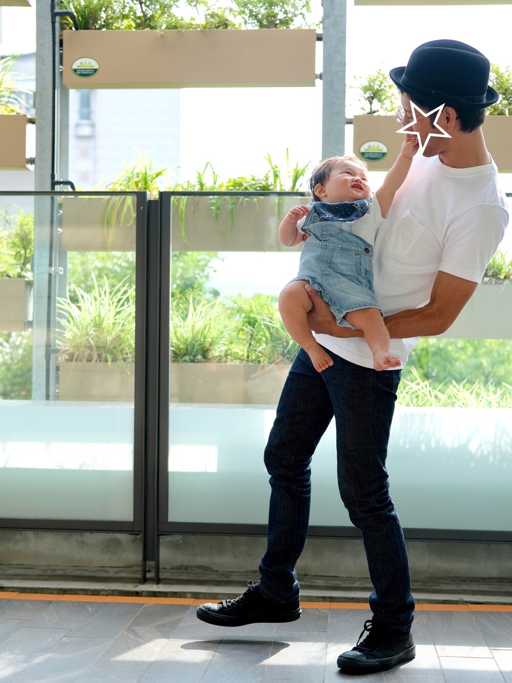 「キッズファッション、あかちゃんコーデ、赤ちゃん、男の子、０歳、7ヶ月、休日スタイル、パパコーデ、親子コーデ、パパと息子」｜「BOOFOOWOOのアイテム（スタイ/よだれかけ、ブルー系）」を使った、runo_runoさん（キッズ・70cm）の夏コーディネートの1枚目の写真