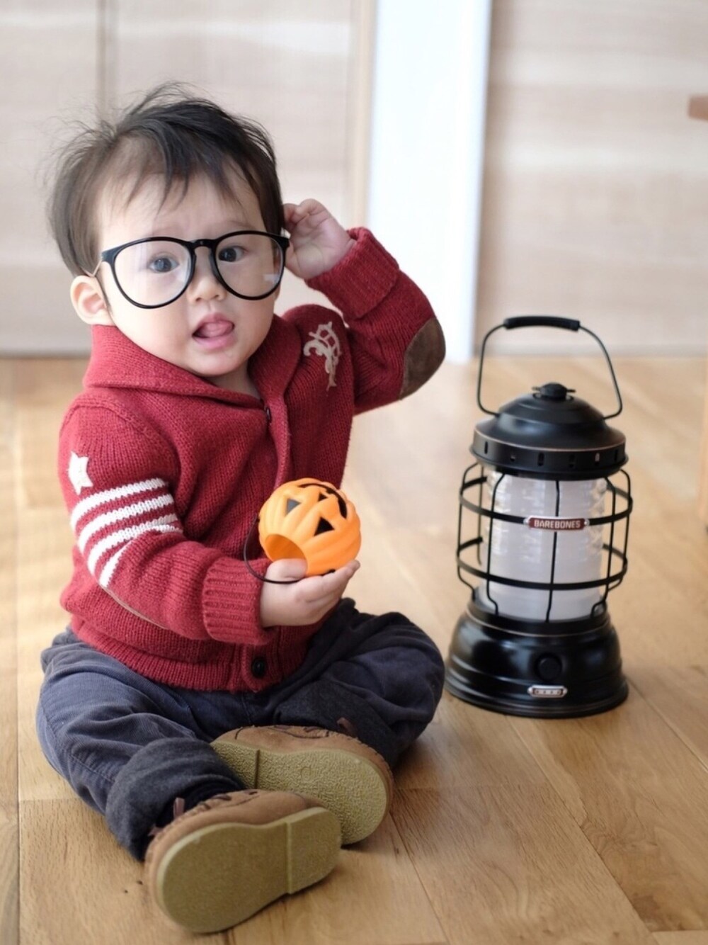 「wearhalloween2017、地味ハロウィン、かぼちゃ、ランタン、ダテメガネ、モカシン、赤ちゃん、０歳、9ヶ月、おとこのこ」｜「3coinsのアイテム（メガネ、ブラック系）」を使った、runo_runoさん（キッズ・70cm）の秋コーディネートの1枚目の写真