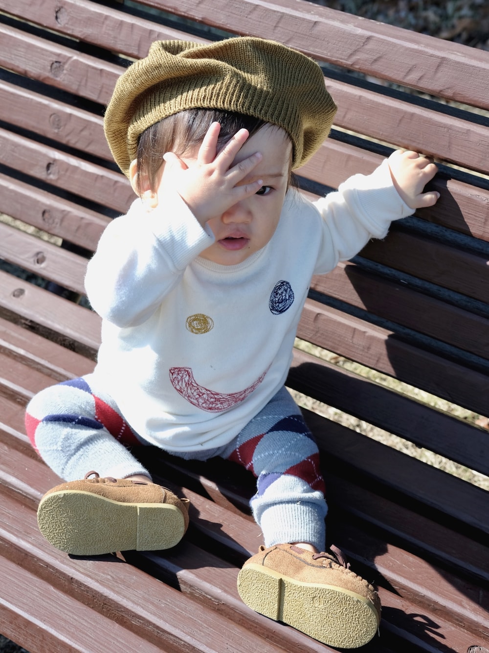「ベレー帽、男の子コーデ、ベビーコーデ、赤ちゃん、０歳、11ヶ月、おとこのこ、ニコちゃん、モカシン、パジャマ」｜「3coinsのアイテム（ハンチング/ベレー帽、グリーン系）」を使った、runo_runoさん（キッズ・70cm）の冬コーディネートの1枚目の写真