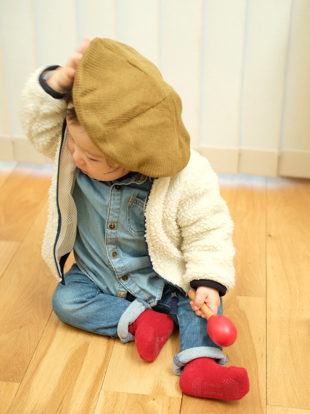 「デニデニ、もこもこ、モコモコアウター、スリコ、ベレー帽、炊飯器、リンク、1歳、おとこのこ、ベビーコーデ」｜「3coinsのアイテム（ハンチング/ベレー帽、グリーン系）」を使った、runo_runoさん（キッズ・70cm）の冬コーディネートの1枚目の写真