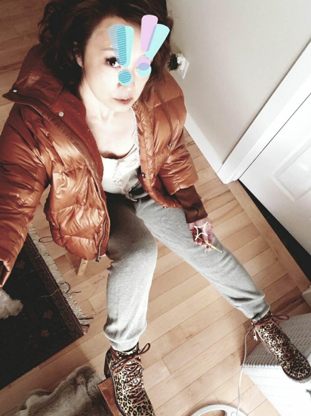 「animal print、ankle boots、40代ファッション、Down Jacket 、orange jacket」｜「ZARAのアイテム（スウェットパンツ、グリーン系）」を使った、coconuts22さん（レディース・153cm）の冬コーディネートの1枚目の写真