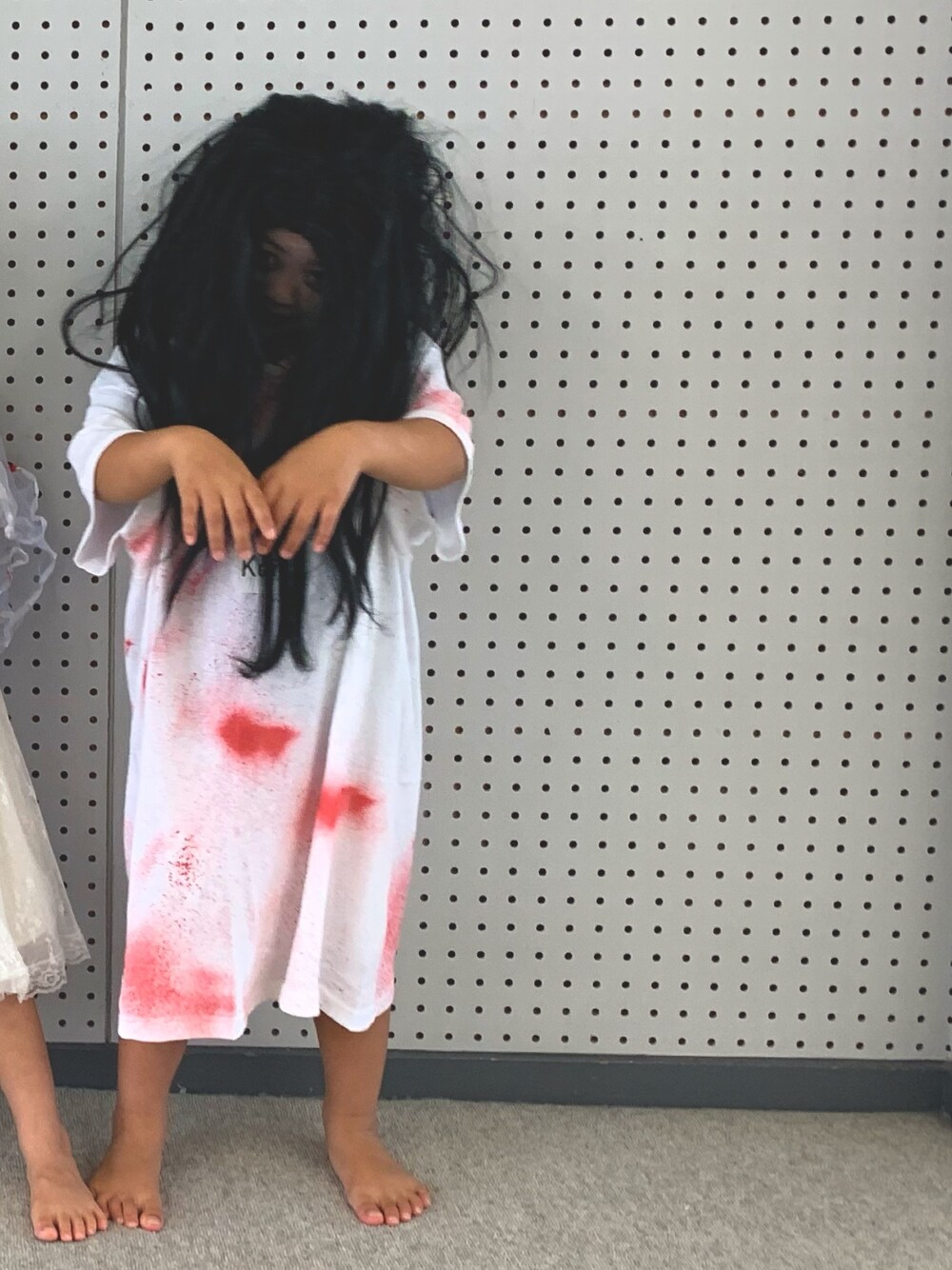 「wearhalloween2019、halloween、貞子」｜「DAISOのアイテム（Tシャツ/カットソー、ホワイト系）」を使った、s61k19さん（キッズ・110cm）の秋コーディネートの1枚目の写真