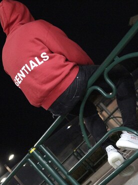 「Fear of God Los Angeles（フィアーオブゴッドロサンゼルス）のアイテム（パーカー、レッド系）」を使った、t.kさん（メンズ）の春コーディネート