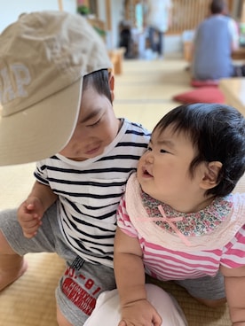 「present（プレゼント）のアイテム（トップス）」を使った、oriさん（キッズ・90cm）の夏コーディネート