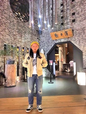 「CHUMS（チャムス）のアイテム（キャップ）」を使った、Malinan Ismahasanさん（メンズ・180cm）の冬コーディネート