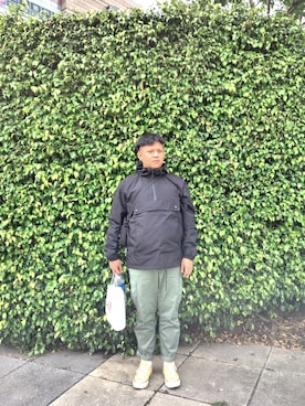 「H&M（エイチ・アンド・エム）のアイテム（スタジャン）」を使った、Malinan Ismahasanさん（メンズ・180cm）の春コーディネート