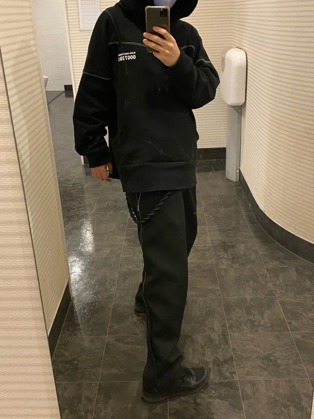 「kiko kostadinov、kikokostadinov、キココスタディノフ、asics、アシックス」｜「KIKO KOSTADINOVのアイテム（パーカー、ブラック系）」を使った、kosukeさん（メンズ・182cm）の冬コーディネートの1枚目の写真