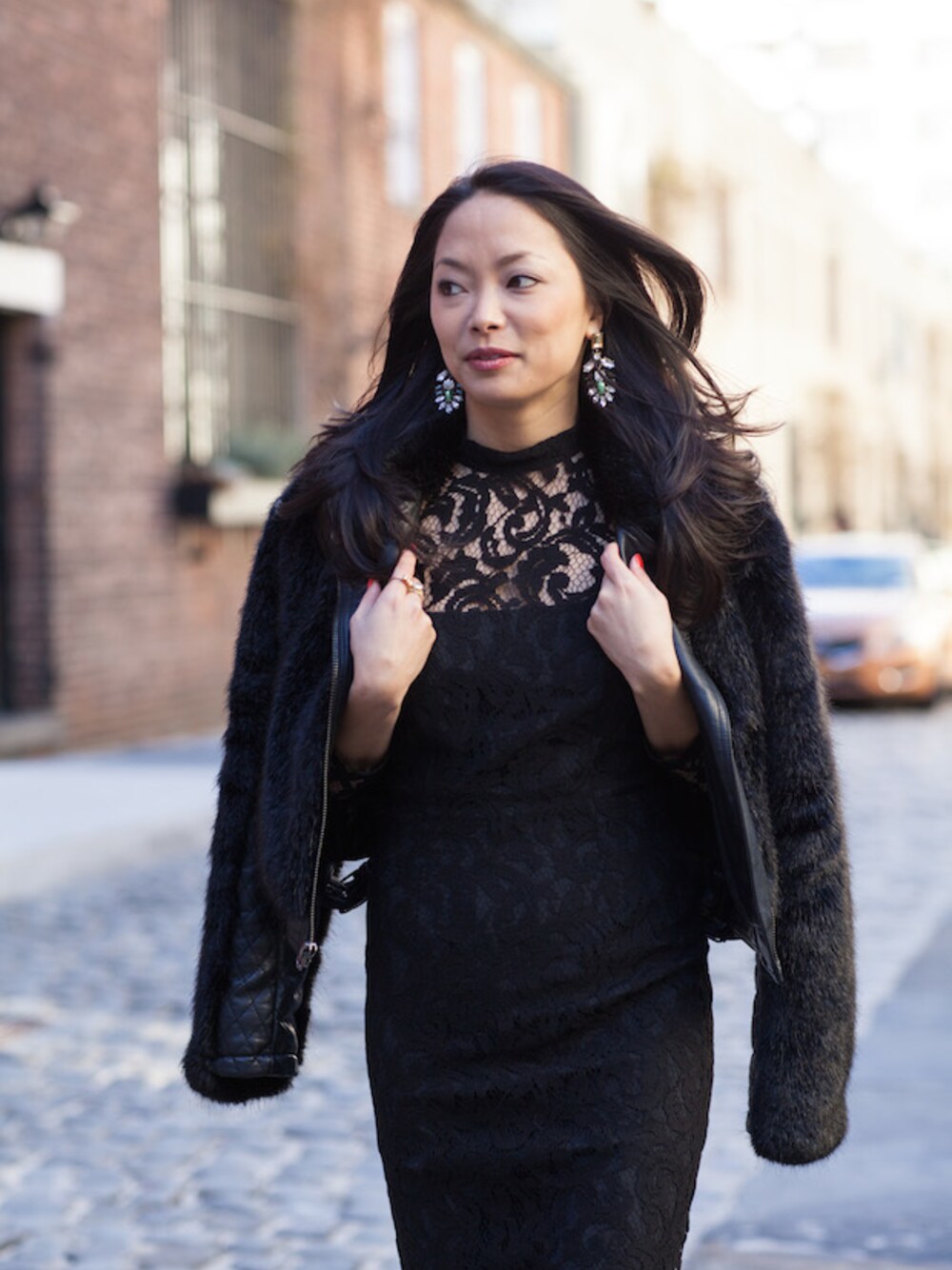 「dress、faux fur、jacket 、lace、reiss、TOPSHOP」｜Christine Petricさん（レディース）の冬コーディネートの1枚目の写真
