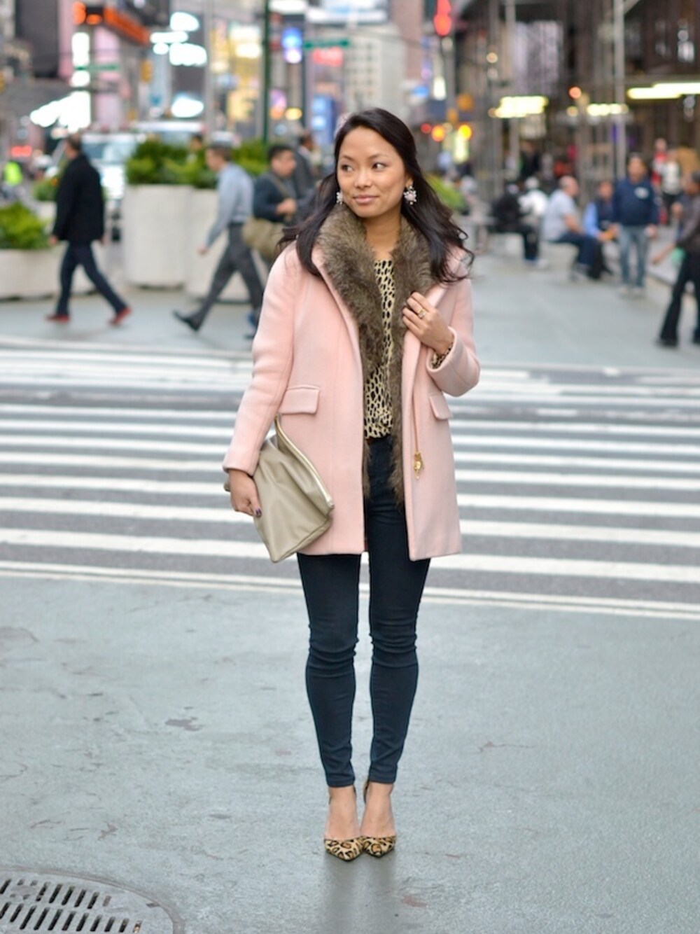 「blouse、coat、faux fur、J.CREW、jeans、leopard、MiH Jeans、skinny、vest、wool」｜Christine Petricさん（レディース）の冬コーディネートの1枚目の写真