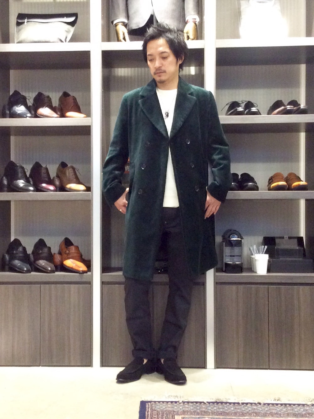 「キャサリンハムネット、キレイめ、大人コーデ、黒スキニー、オトナカジュアル、秋冬」｜「KATHARINE HAMNETT LONDON のBLOCK PATTERN KNIT / ブロックパターンニット（ニット/セーター、ホワイト系）」を使った、MURAsanさん（メンズ・176cm）の秋コーディネートの1枚目の写真