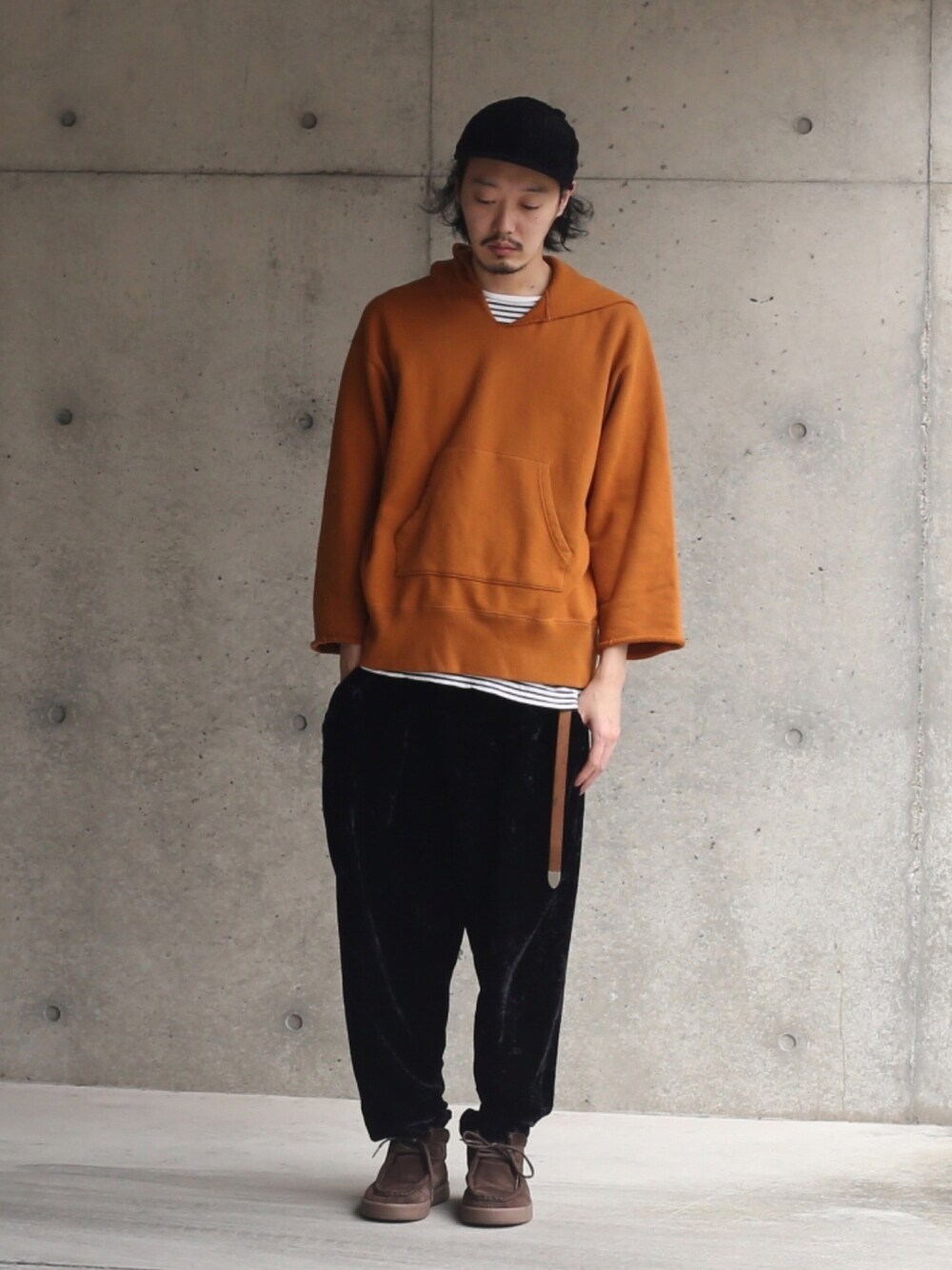 「冬、シンプル、キレイめ、休日スタイル、ストリート、fashion、ゆるコーデ、コーデュロイ」｜「PHEENYのアイテム（パーカー、オレンジ系）」を使った、takuyaishiharaさん（メンズ・178cm）の冬コーディネートの1枚目の写真