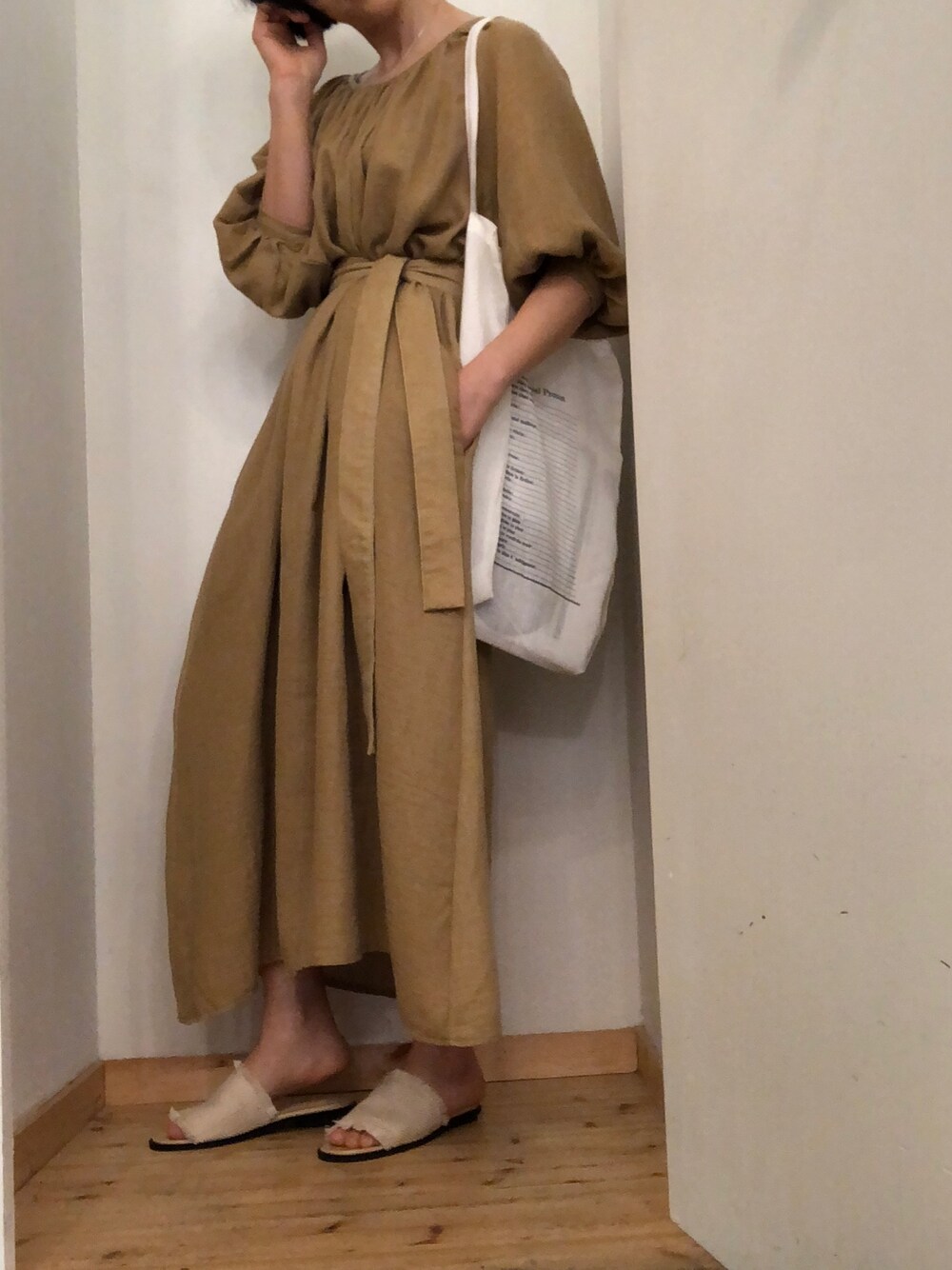「infrominのアイテム（ワンピース、ベージュ系）」を使った、infrominさん（レディース・160cm）の春コーディネートの1枚目の写真