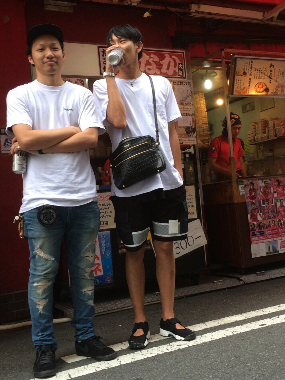 「Supreme のアイテム（Tシャツ/カットソー、ホワイト系）」を使った、Hirokiさん（メンズ・176cm）の秋コーディネートの1枚目の写真