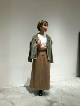 ノーカラージャケットを使った「ベロアジャケット」のレディース人気