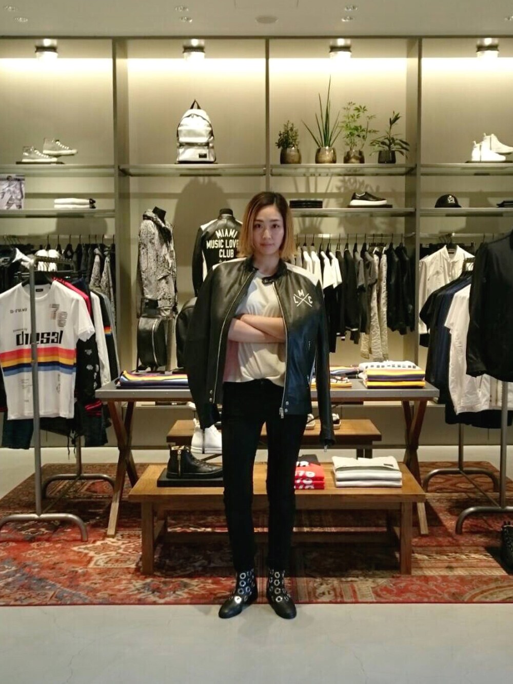 「シンプル、ジャケット、Diesel、デニム」｜「DIESELのアイテム（ライダースジャケット、ブラック系）」を使った、mitsuoさん（レディース・170cm）の春コーディネートの1枚目の写真
