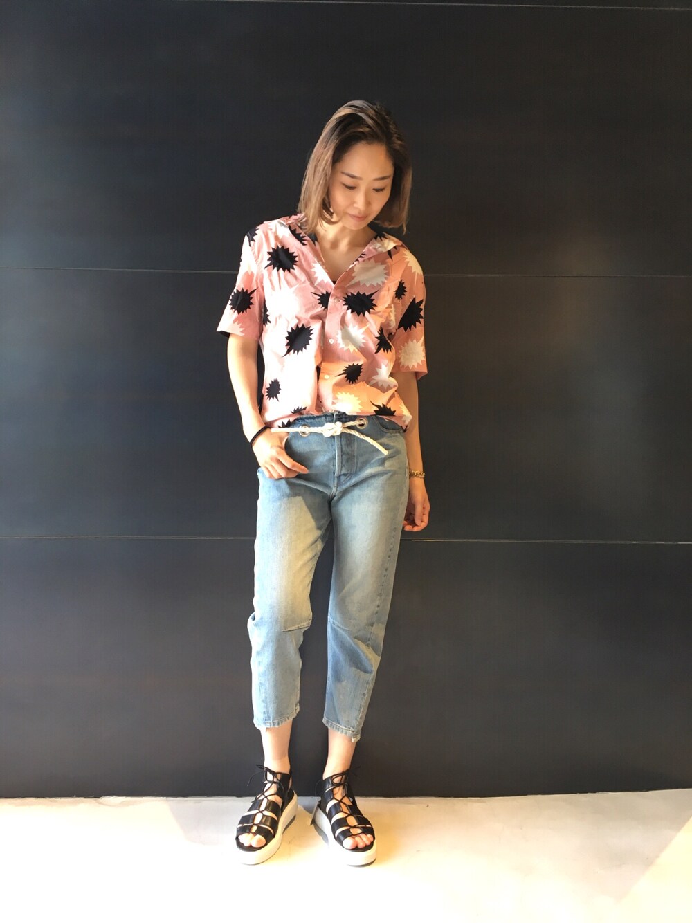 「Diesel、ラゾーナ川崎、大人カジュアル、デニム、シャツスタイル、ピンク」｜「DIESELの00SX080DAOU（シャツ/ブラウス、ブラック系）」を使った、mitsuoさん（レディース・170cm）の春コーディネートの1枚目の写真