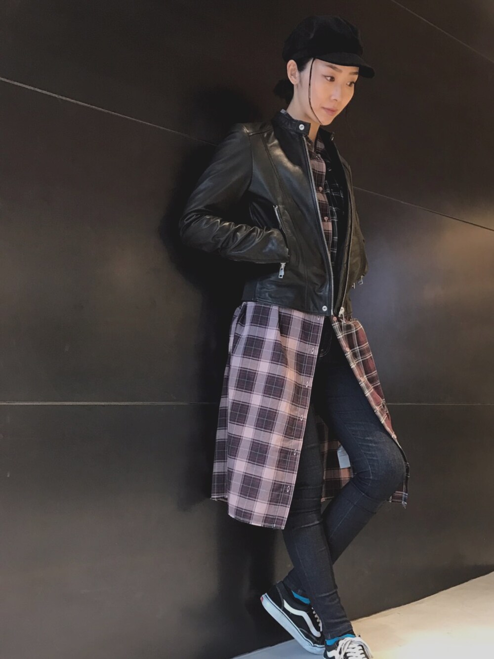 「Diesel、denim、ラゾーナ川崎、レイヤードスタイル、秋」｜「DIESELの00S2TG0TAQY（シャツ/ブラウス、ピンク系）」を使った、mitsuoさん（レディース・170cm）の秋コーディネートの1枚目の写真