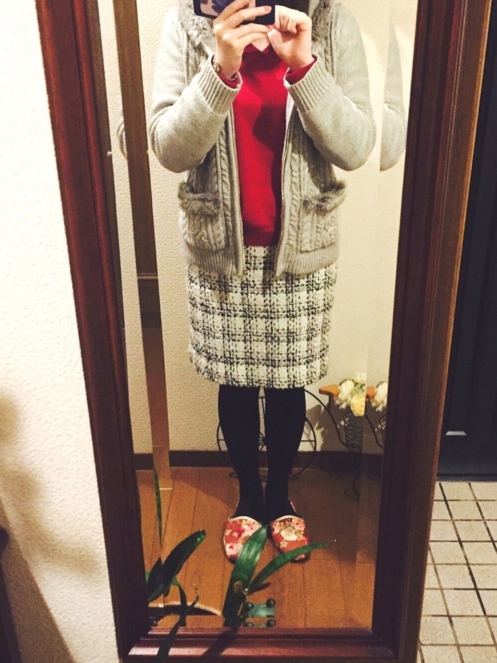 「hunchのアイテム（スカート、ホワイト系）」を使った、ayakaさん（レディース・161cm）の冬コーディネートの1枚目の写真