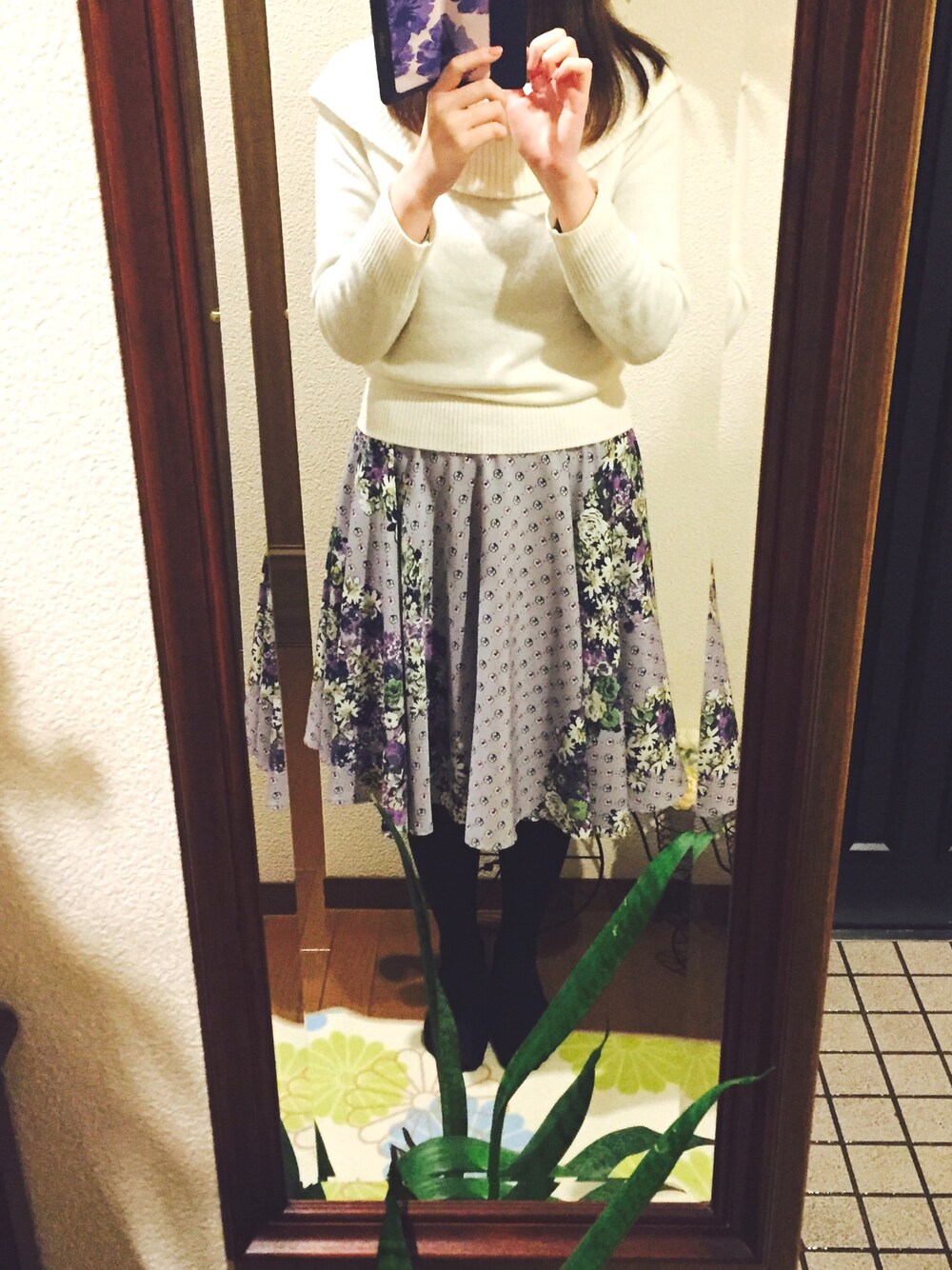 「UNIQLOのラムブレンドオフタートルネックセーター（長袖）（ニット/セーター、ホワイト系）」を使った、ayakaさん（レディース・161cm）の冬コーディネートの1枚目の写真