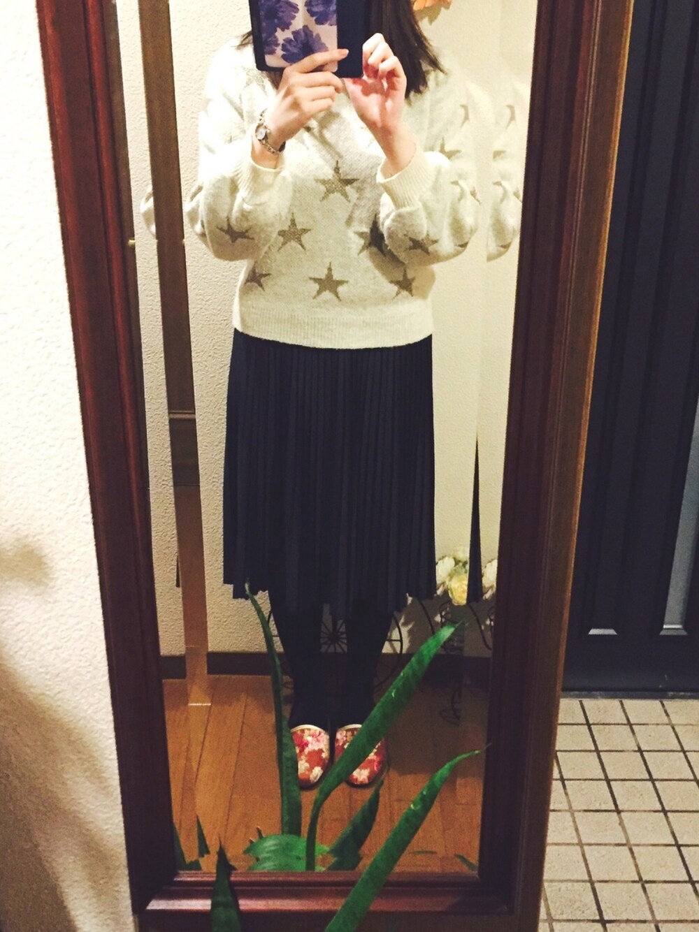 「Grand Tableのアイテム（ニット/セーター、ゴールド系）」を使った、ayakaさん（レディース・161cm）の冬コーディネートの1枚目の写真