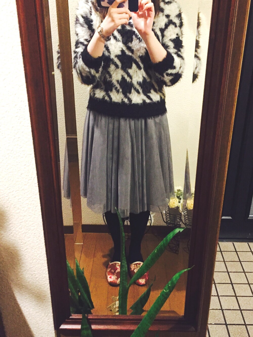 「riendaのハンドトゥースシャギーニットTOP（ニット/セーター、ホワイト系）」を使った、ayakaさん（レディース・161cm）の春コーディネートの1枚目の写真