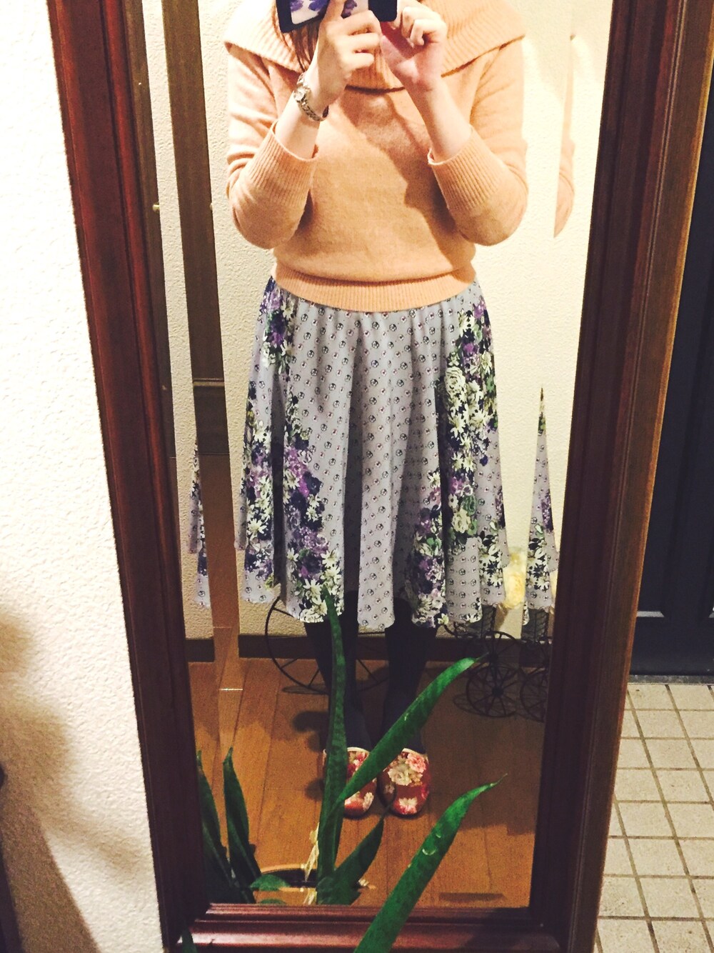 「UNIQLOのアイテム（ニット/セーター、ピンク系）」を使った、ayakaさん（レディース・161cm）の春コーディネートの1枚目の写真