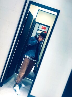 「阿迪达斯のアイテム（シューズ、ホワイト系）」を使った、GAN_yyyyさん（メンズ・175cm）の夏コーディネート