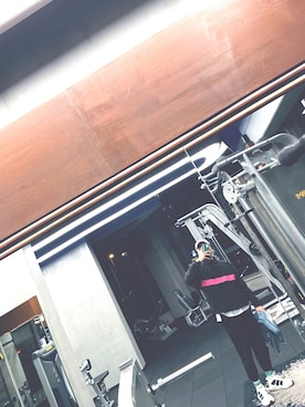 「阿迪达斯のアイテム（スニーカー、ホワイト系）」を使った、GAN_yyyyさん（メンズ・175cm）の冬コーディネート