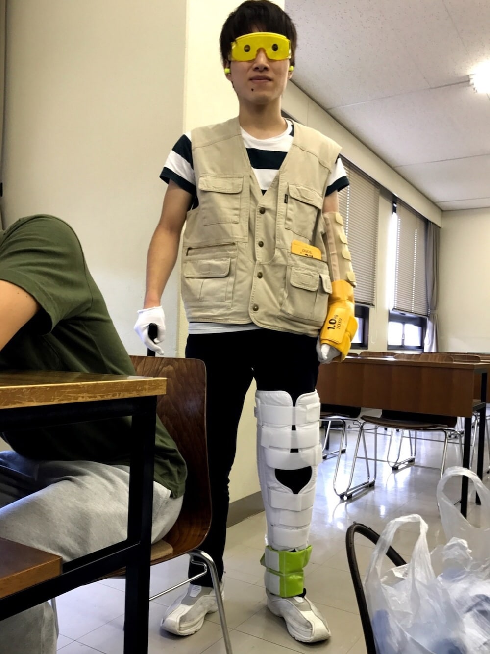 「お怪我さんと繋がりたい」｜「看護のアイテム（ダウンベスト、ベージュ系）」を使った、ヒロキさん（メンズ・170cm）の夏コーディネートの1枚目の写真