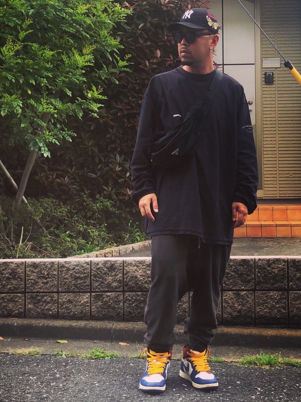 「GUCCI、グッチ、PRADA、プラダ、vetements、ヴェトモン、DRKSHDW by Rick Owens、drkshdw、jordan1、union jordan1」｜「GUCCIのアイテム（キャップ、ブラック系）」を使った、A-MASTERさん（メンズ・170cm）の春コーディネートの1枚目の写真