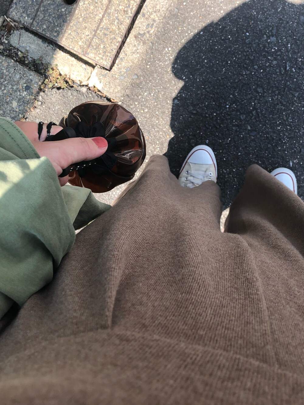 「大人カジュアル、ラクチンコーデ、ワンショルダー、freada、converse、KANGOL」｜「KANGOLの【WEB限定】KANGOL×FREAK'S STORE/カンゴール　クリア巾着バッグ（ビニールバッグ/クリアバッグ）（トートバッグ、ブラウン系）」を使った、SAKAGUCHI YUIさん（レディース・162cm）の夏コーディネートの1枚目の写真