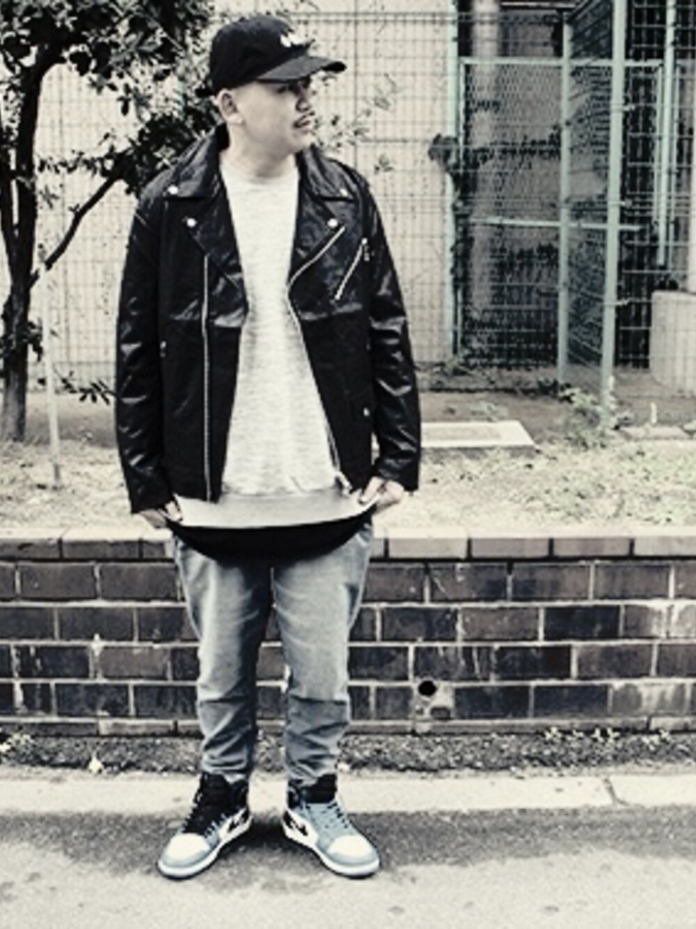 「スウェット、ライダース、キャップ、ストリート、ロング丈、GIMME FIVE」｜「PU LEATHER Riders Jacket（BLACK）（ライダースジャケット、ブラック系）」を使った、gimmefiveさん（メンズ・180cm）の冬コーディネートの1枚目の写真