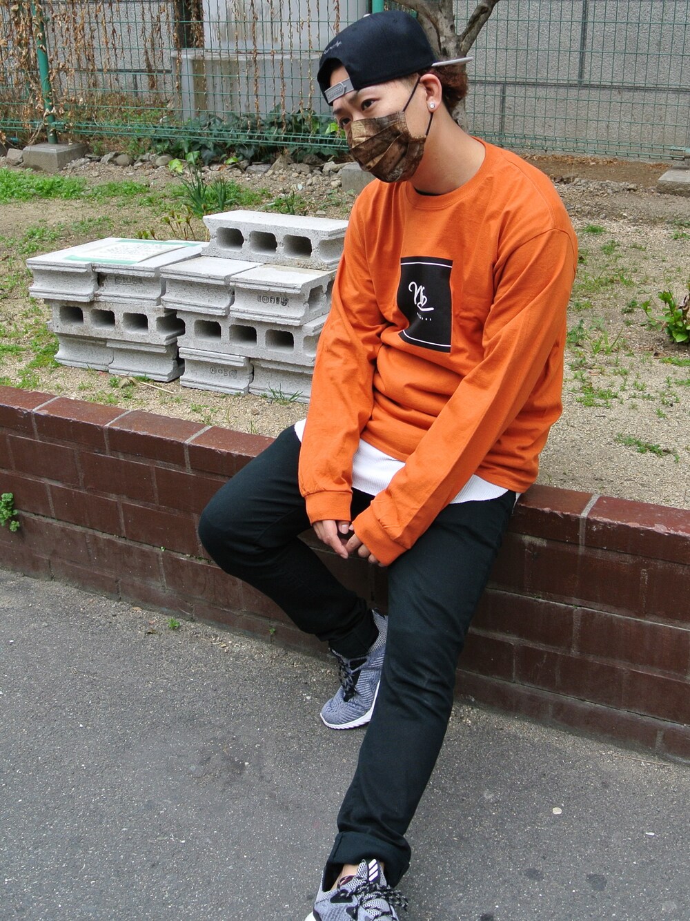 「THE WRAP CLOSET / BOX LOGO L/S TEE（ORANGE）（Tシャツ/カットソー、オレンジ系）」を使った、gimmefiveさん（メンズ・176cm）の春コーディネートの1枚目の写真