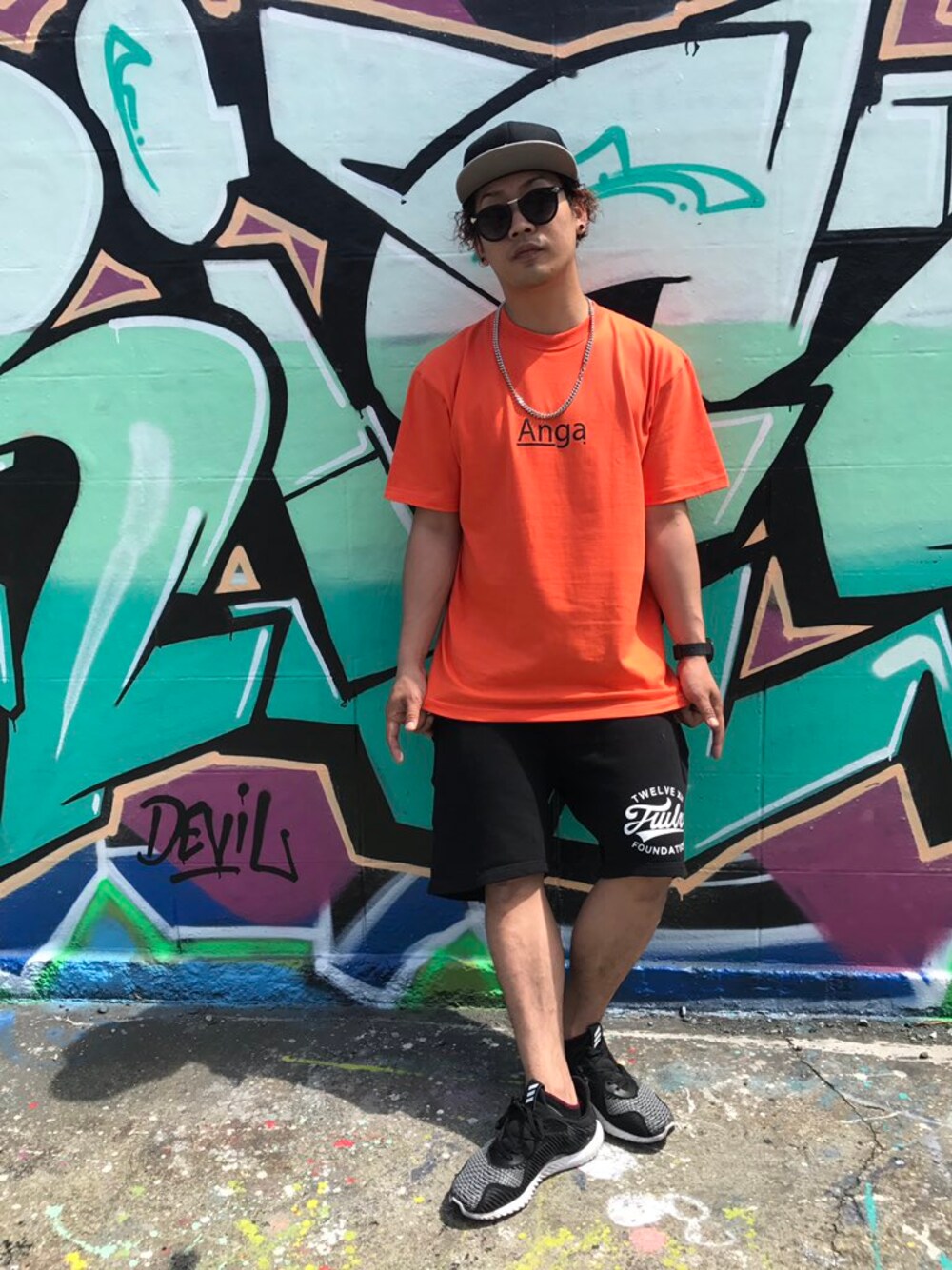「GIMME FIVE、anga」｜「Anga CLASSIC LOGO TEE（ORANGE）（Tシャツ/カットソー、オレンジ系）」を使った、gimmefiveさん（メンズ・176cm）の春コーディネートの1枚目の写真
