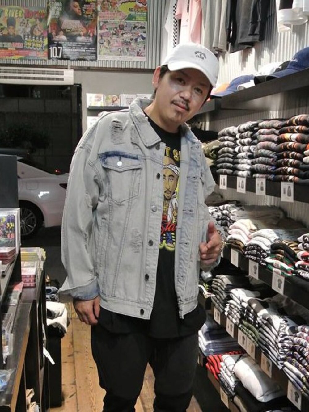 「Gジャン、GIMME FIVE、THE WRAP CLOSET、BIG DENIM JKT、DAMEGE SAX、tappoi」｜「THE WRAP CLOSET / BIG DENIM JKT（DAMEGE SAX）（デニムジャケット、ブルー系）」を使った、gimmefiveさん（メンズ・180cm）の秋コーディネートの1枚目の写真